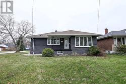 325 GRANTHAM AVENUE St. Catharines (Carlton/Bunting), ON L2M 5A8