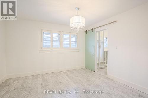 325 Grantham Avenue, St. Catharines (Carlton/Bunting), ON - Indoor Photo Showing Other Room
