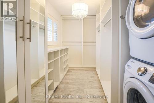 325 Grantham Avenue, St. Catharines (Carlton/Bunting), ON - Indoor Photo Showing Laundry Room