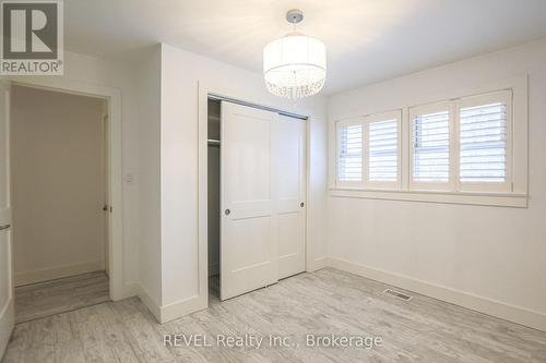 325 Grantham Avenue, St. Catharines (Carlton/Bunting), ON - Indoor Photo Showing Other Room