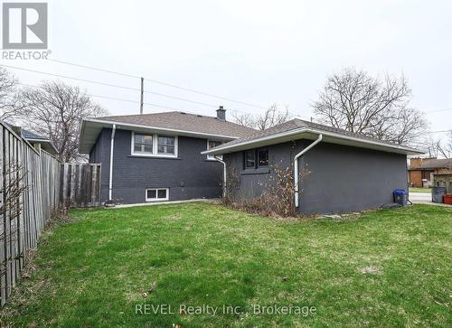 325 Grantham Avenue, St. Catharines (Carlton/Bunting), ON - Outdoor
