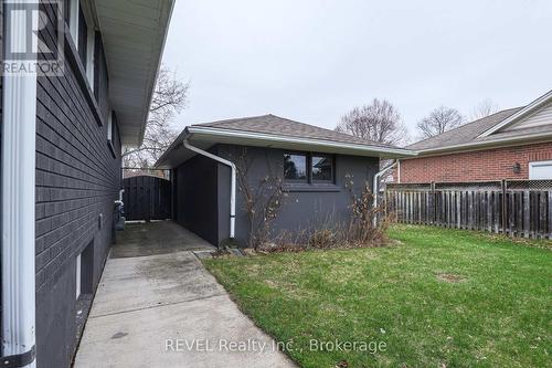 325 Grantham Avenue, St. Catharines (Carlton/Bunting), ON - Outdoor With Exterior