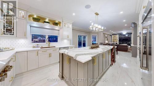 5351 Forest Ridge Drive, Mississauga, ON - Indoor Photo Showing Kitchen With Upgraded Kitchen