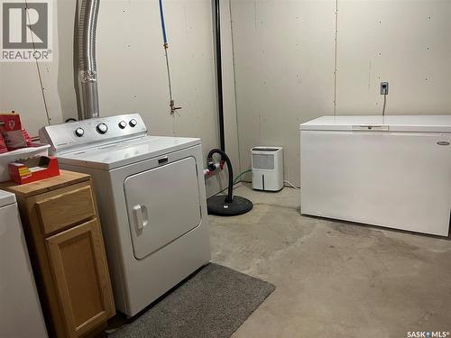 333 7Th Street, Alameda, SK - Indoor Photo Showing Laundry Room
