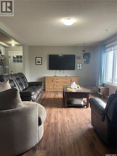 333 7Th Street, Alameda, SK - Indoor Photo Showing Living Room