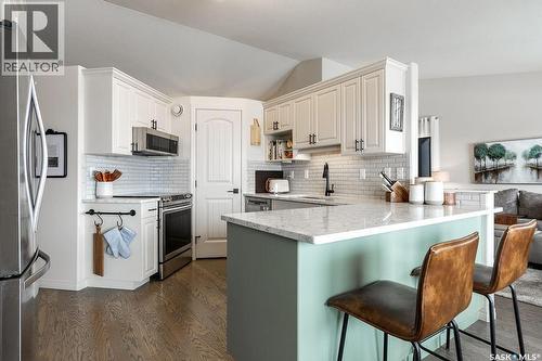 330 Pobran Crescent, Saskatoon, SK - Indoor Photo Showing Kitchen With Stainless Steel Kitchen With Upgraded Kitchen