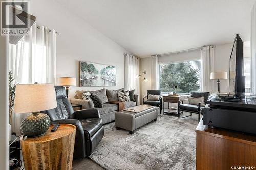 330 Pobran Crescent, Saskatoon, SK - Indoor Photo Showing Living Room