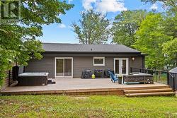 Large back deck w/ lots of space for entertaining. - 
