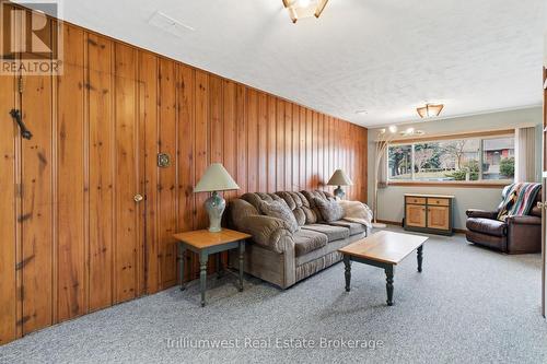 135 Burbank Road, Kitchener, ON - Indoor Photo Showing Living Room