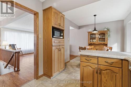 135 Burbank Road, Kitchener, ON - Indoor Photo Showing Kitchen