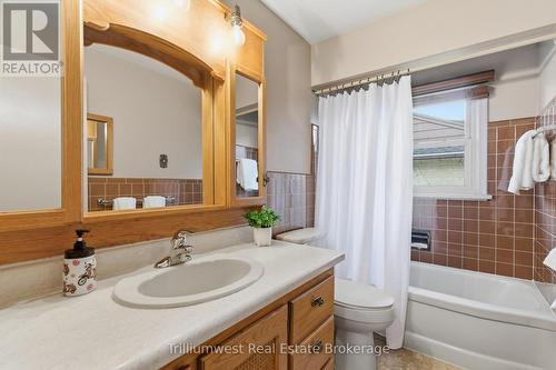 135 Burbank Road, Kitchener, ON - Indoor Photo Showing Bathroom