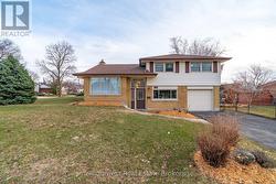 135 BURBANK ROAD  Kitchener, ON N2B 1E3