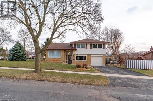 Tri-level home with driveway and an attached garage - 135 Burbank Road, Kitchener, ON - Outdoor With Facade