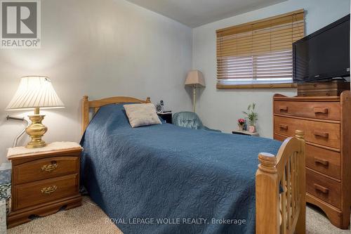 44 Breckenridge Drive, Kitchener, ON - Indoor Photo Showing Bedroom