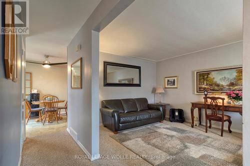 44 Breckenridge Drive, Kitchener, ON - Indoor Photo Showing Living Room