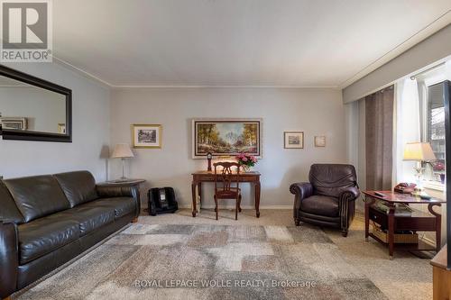 44 Breckenridge Drive, Kitchener, ON - Indoor Photo Showing Living Room