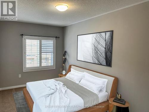 866 Francine Crescent, Mississauga, ON - Indoor Photo Showing Bedroom