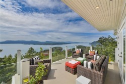 356 East West Rd Mayne Island, BC V0N 2J2