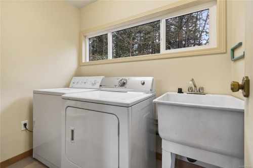 1267 Don Rd, Comox, BC 