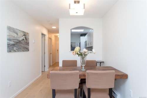 #204-9725 Fourth St, Sidney, BC - Indoor Photo Showing Dining Room