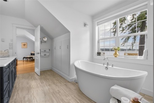 319 Chemainus Rd, Ladysmith, BC 