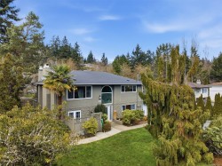 550 Phelps Ave Langford, BC V9B 3H7