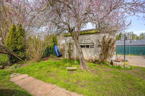 483 Pritchard Rd, Comox, BC 