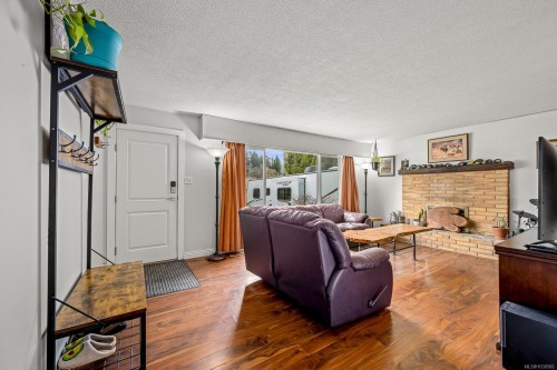 483 Pritchard Rd, Comox, BC 