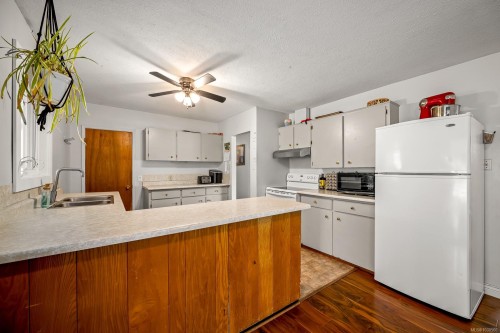 483 Pritchard Rd, Comox, BC 
