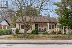 24 CENTRAL PARK Avenue Dundas, ON L9H 2M7