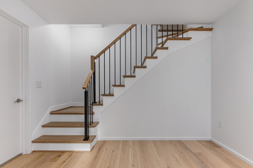 Staircase - 123-585 Av. Glengarry, Mont-Royal, QC - Indoor Photo Showing Other Room