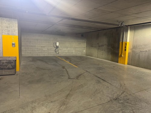 Parking - 123-585 Av. Glengarry, Mont-Royal, QC - Indoor Photo Showing Other Room