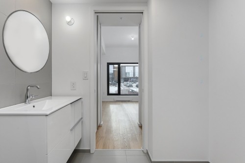 Bathroom - 123-585 Av. Glengarry, Mont-Royal, QC - Indoor Photo Showing Bathroom
