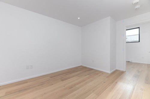 Den - 123-585 Av. Glengarry, Mont-Royal, QC - Indoor Photo Showing Other Room