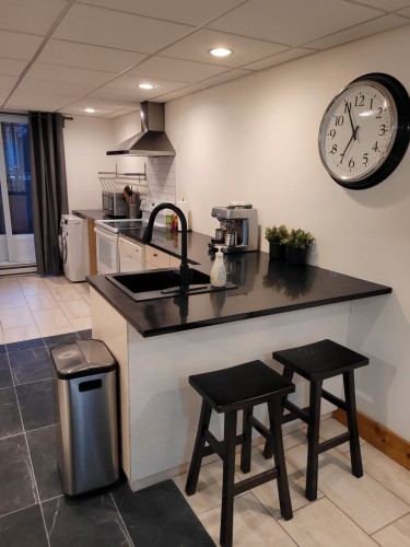 Kitchen - 7559A Av. Wiseman, Montréal (Villeray/Saint-Michel/Parc-Extension), QC - Indoor Photo Showing Other Room