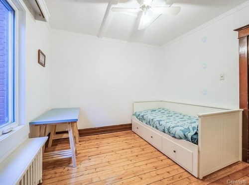 Chambre à coucher - 8410 Rue Foucher, Montréal (Villeray/Saint-Michel/Parc-Extension), QC - Indoor Photo Showing Bedroom