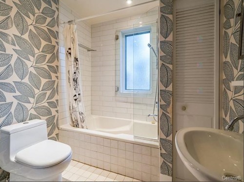 Salle de bains - 8410 Rue Foucher, Montréal (Villeray/Saint-Michel/Parc-Extension), QC - Indoor Photo Showing Bathroom