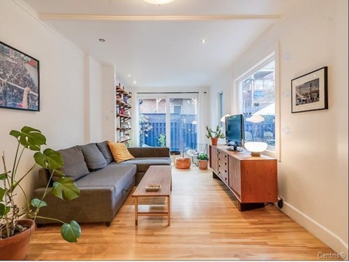 Salon - 8410 Rue Foucher, Montréal (Villeray/Saint-Michel/Parc-Extension), QC - Indoor Photo Showing Living Room