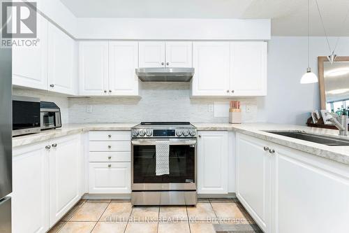 Ph6 - 135 Pond Drive, Markham, ON - Indoor Photo Showing Kitchen With Upgraded Kitchen