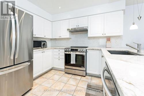 Ph6 - 135 Pond Drive, Markham, ON - Indoor Photo Showing Kitchen With Upgraded Kitchen