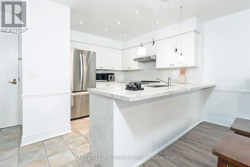 Ph6 - 135 Pond Drive, Markham, ON - Indoor Photo Showing Kitchen With Upgraded Kitchen