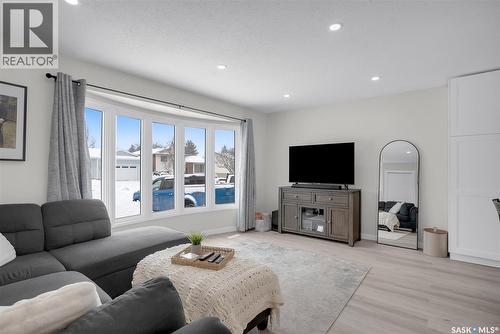 283 David Knight Crescent, Saskatoon, SK - Indoor Photo Showing Living Room
