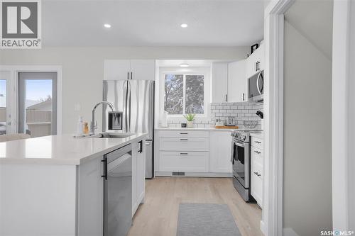 283 David Knight Crescent, Saskatoon, SK - Indoor Photo Showing Kitchen With Upgraded Kitchen