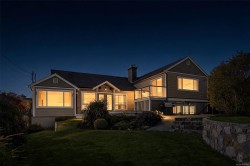 3023 Westdowne Rd Oak Bay, BC V8R 5G3