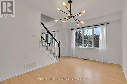 563 Burleigh Private, Ottawa, ON - Indoor Photo Showing Other Room