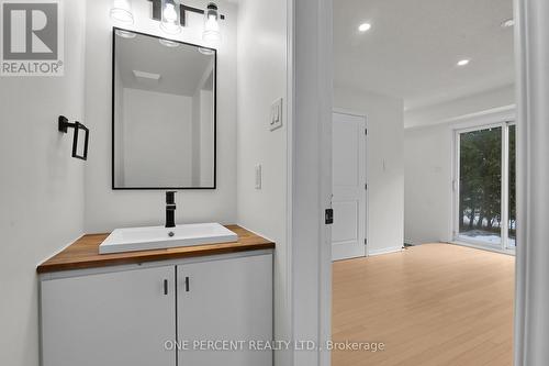 563 Burleigh Private, Ottawa, ON - Indoor Photo Showing Bathroom