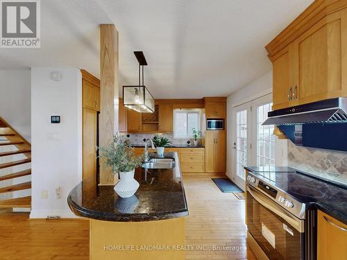 837 Apple Gate Court, Mississauga, ON - Indoor Photo Showing Kitchen With Double Sink