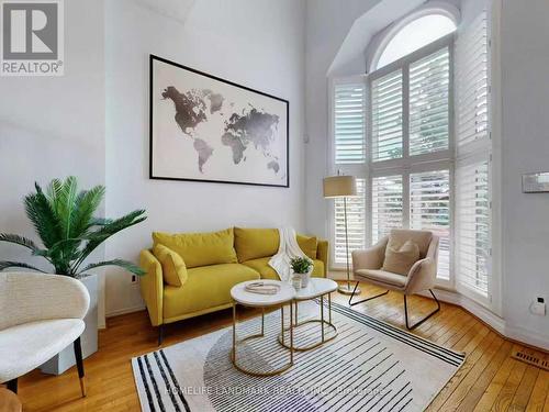 837 Apple Gate Court, Mississauga, ON - Indoor Photo Showing Living Room