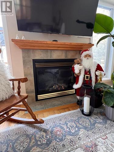127 Gladeview Private, Ottawa, ON - Indoor Photo Showing Living Room With Fireplace