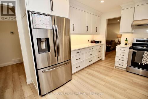 82 Gunn Avenue, Cambridge, ON - Indoor Photo Showing Kitchen